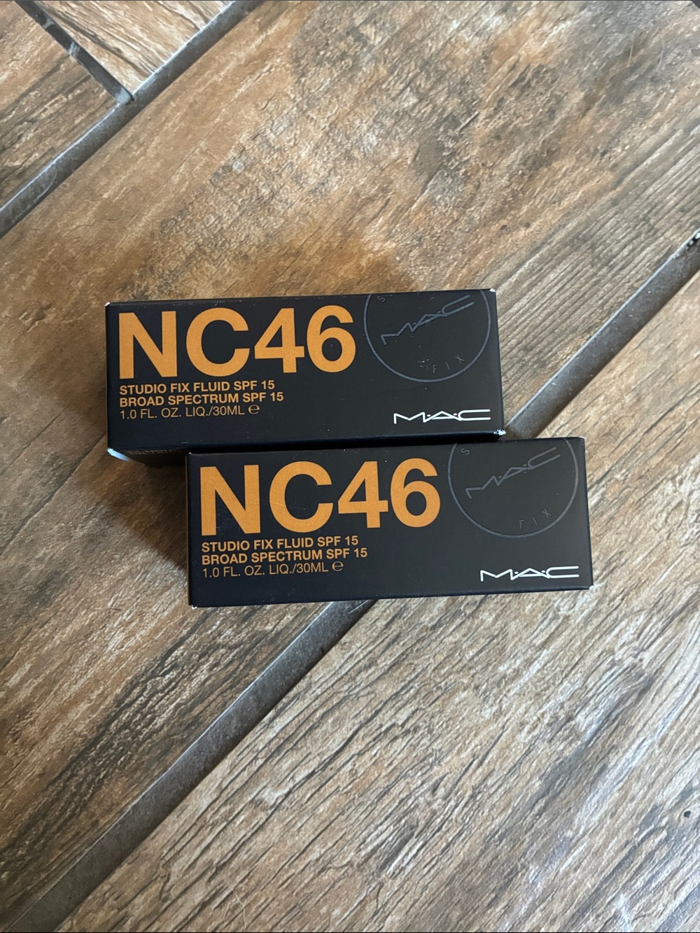 MAC Studio Fix Fluid NC46 Liquid Foundation Broad Spectrum SPF15